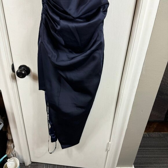 Lavish Alice pleated one shoulder bonded satin midi dress in navy - Picture 6 of 9